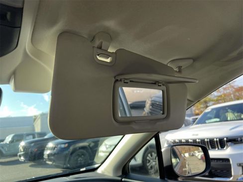 Used 2019 Subaru Crosstrek 2.0i w/ Eyesight System image 32