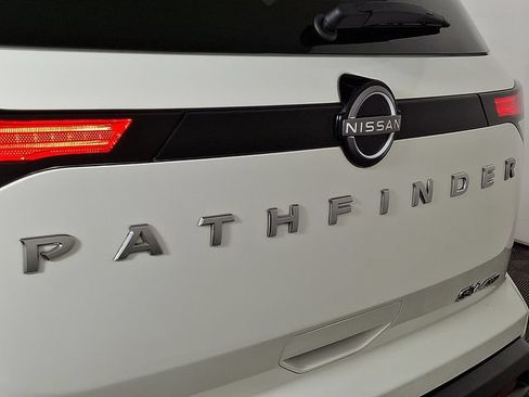 Used 2022 Nissan Pathfinder SV AWD/4WD image 31