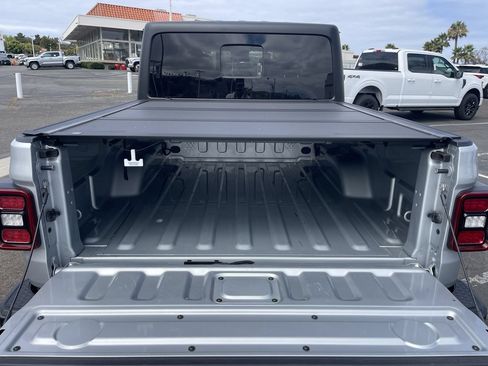 Used 2024 Jeep Gladiator Sport AWD/4WD image 27