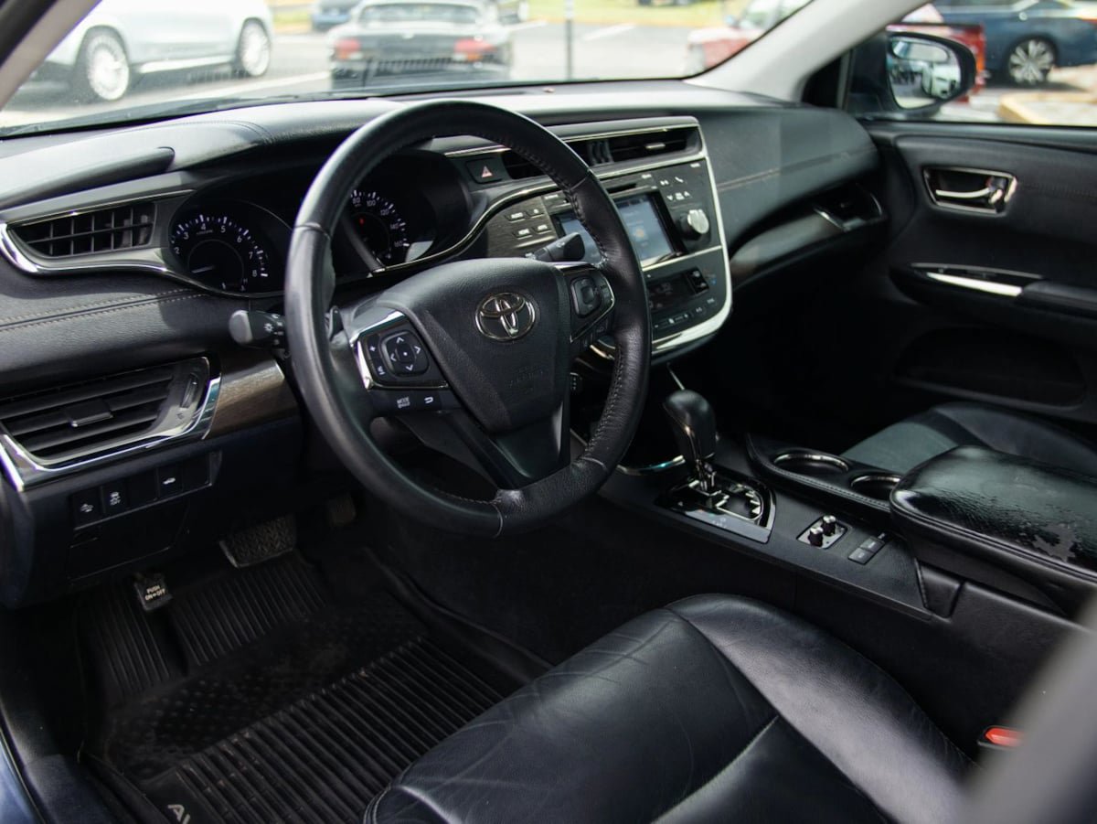 Used 2017 Toyota Avalon XLE w/ Carpet Mat Package FWD image 16