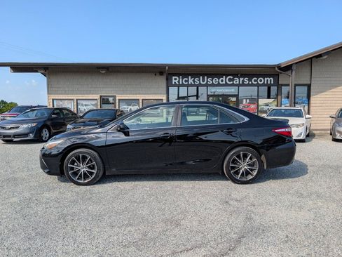 Used 2015 Toyota Camry XSE FWD image 11