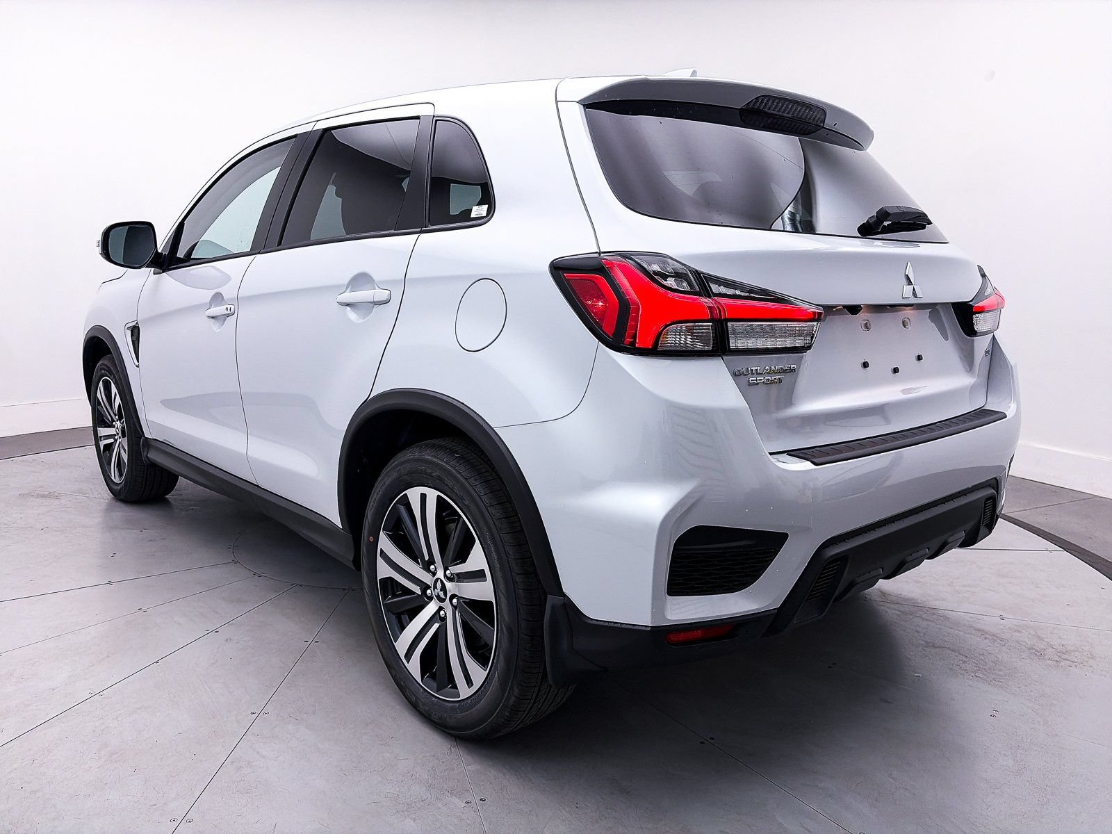 Used 2026 Mitsubishi Outlander Sport SE AWD/4WD image 4