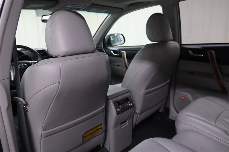 Used 2010 Toyota Highlander Limited AWD/4WD image 26