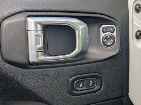 Used 2021 Jeep Gladiator Rubicon image 17