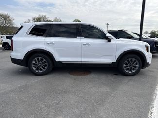 Used 2024 Kia Telluride LX video 2