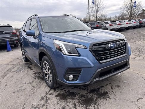 Used 2023 Subaru Forester Premium image 2