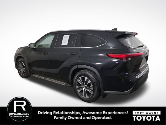 Used 2022 Toyota Highlander XLE FWD image 10