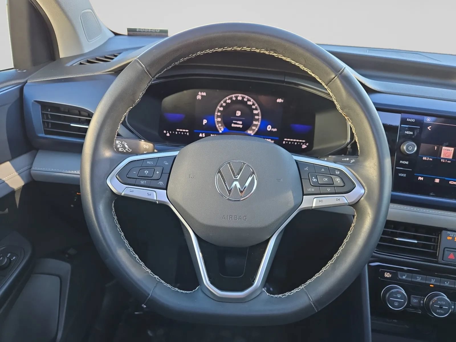 Used 2024 Volkswagen Taos SE w/ Panoramic Sunroof Package FWD image 20
