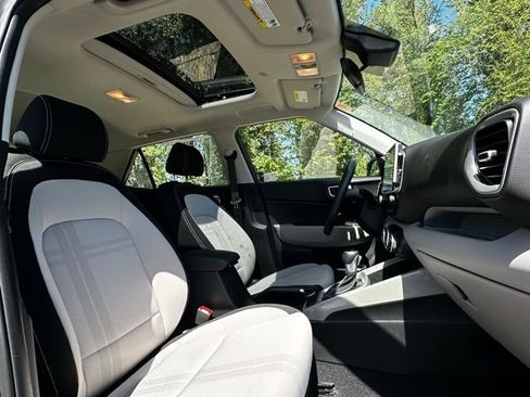 Certified 2025 Hyundai Venue SEL FWD image 21