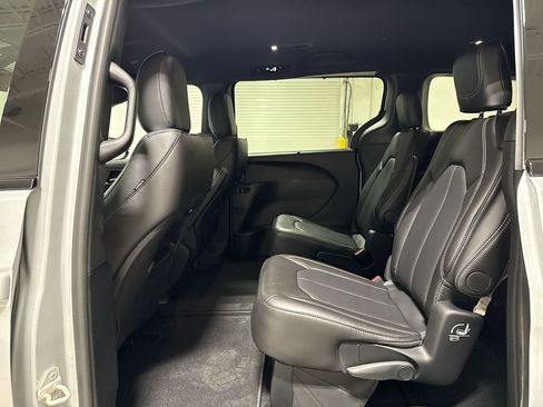 New 2026 Chrysler Pacifica Select w/ S Appearance Package AWD/4WD image 22