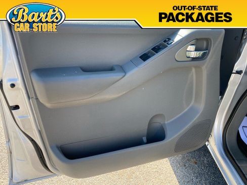 Used 2013 Nissan Frontier SV w/ SV Value Truck Pkg AWD/4WD image 22