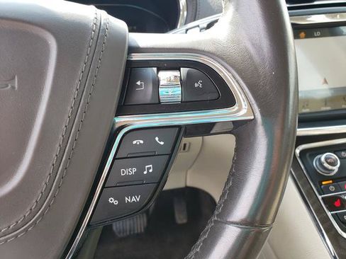 Used 2017 Lincoln Continental Select AWD/4WD image 25