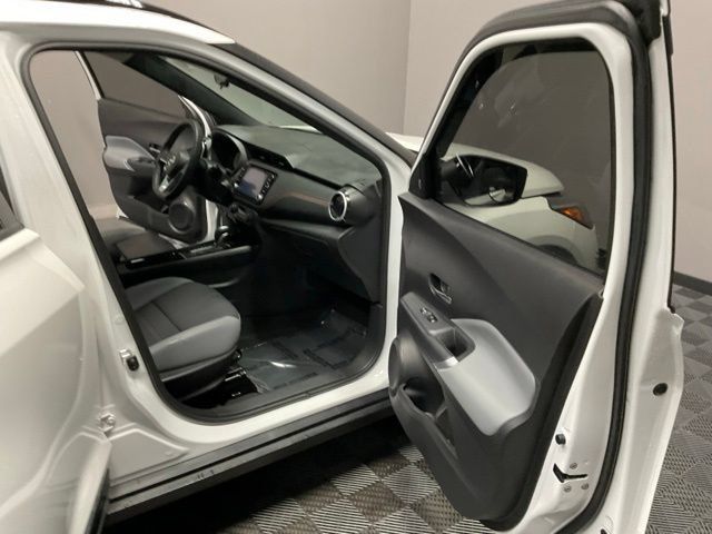 Used 2023 Nissan Kicks SR w/ SR Premium Package FWD image 23