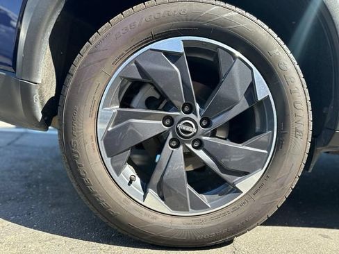 Used 2024 Nissan Rogue SV FWD image 5