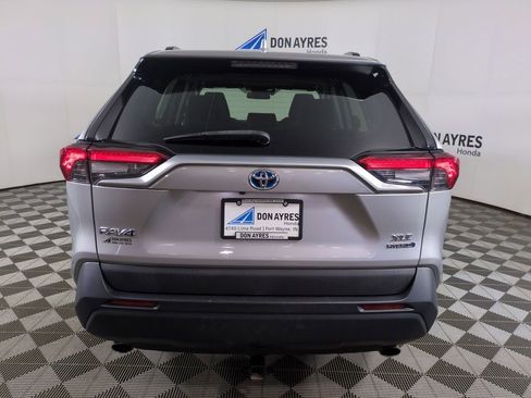 Used 2019 Toyota RAV4 XLE w/ Convenience Package AWD/4WD image 4