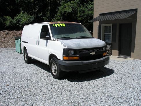 Used 2007 Chevrolet Express 2500 image 1