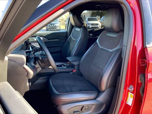 Certified 2025 Ford Explorer ST image 8