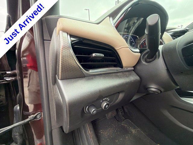 Used 2023 Chevrolet Traverse Premier FWD image 46