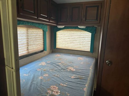 Used 2011 Mercedes-Benz Sprinter 3500 image 26