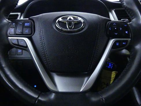 Used 2019 Toyota Highlander Plus image 17