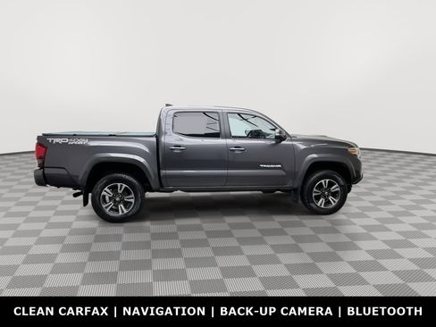Used 2018 Toyota Tacoma TRD Sport AWD/4WD image 38