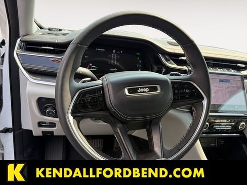 Used 2022 Jeep Grand Cherokee Overland AWD/4WD image 13
