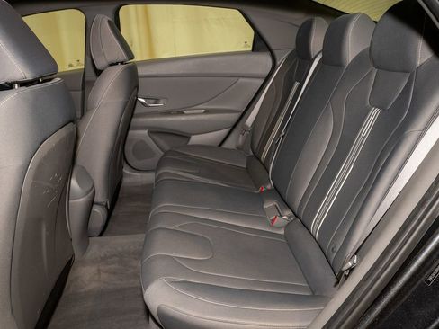 Used 2023 Hyundai Elantra SEL w/ Convenience Package image 7