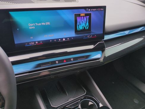 Used 2026 BMW i5 M60 w/ Premium Package RWD image 30