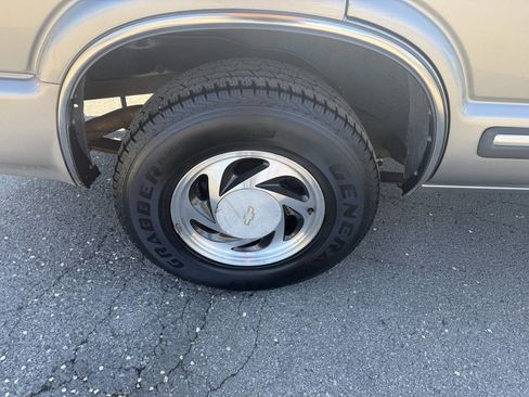 Used 2000 Chevrolet Blazer LT w/ LT Preferred Equipment Group image 15