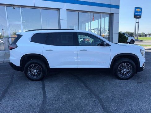 Used 2025 GMC Acadia Elevation FWD image 2