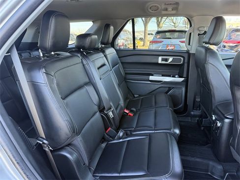 Used 2022 Ford Explorer XLT w/ Equipment Group 202A image 31