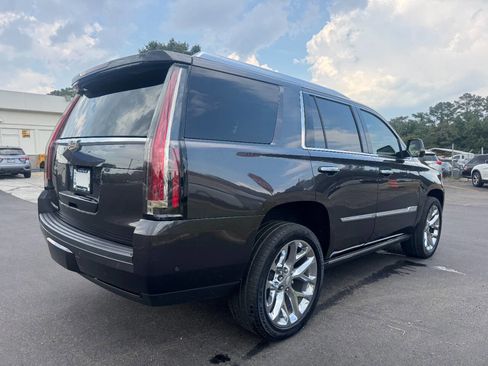 Used 2017 Cadillac Escalade Premium Luxury image 5