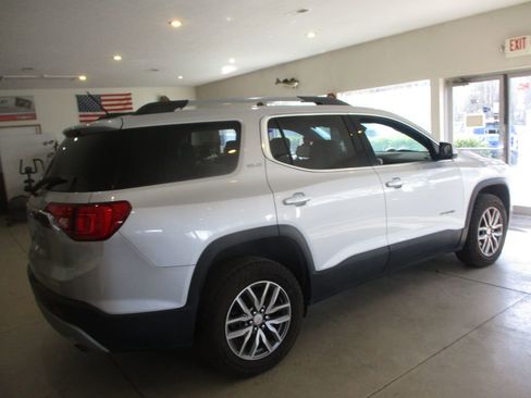 Used 2019 GMC Acadia SLE image 4