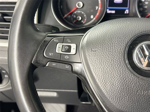 Used 2019 Volkswagen Atlas SE w/ Towing Package image 17