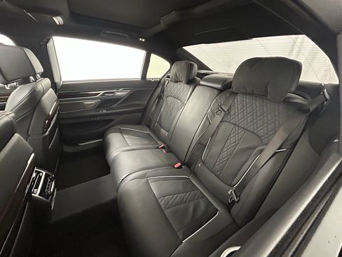 Used 2022 BMW 750i xDrive w/ Executive Package image 33