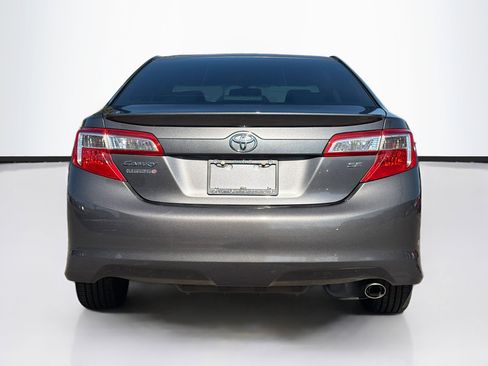 Used 2013 Toyota Camry SE image 4
