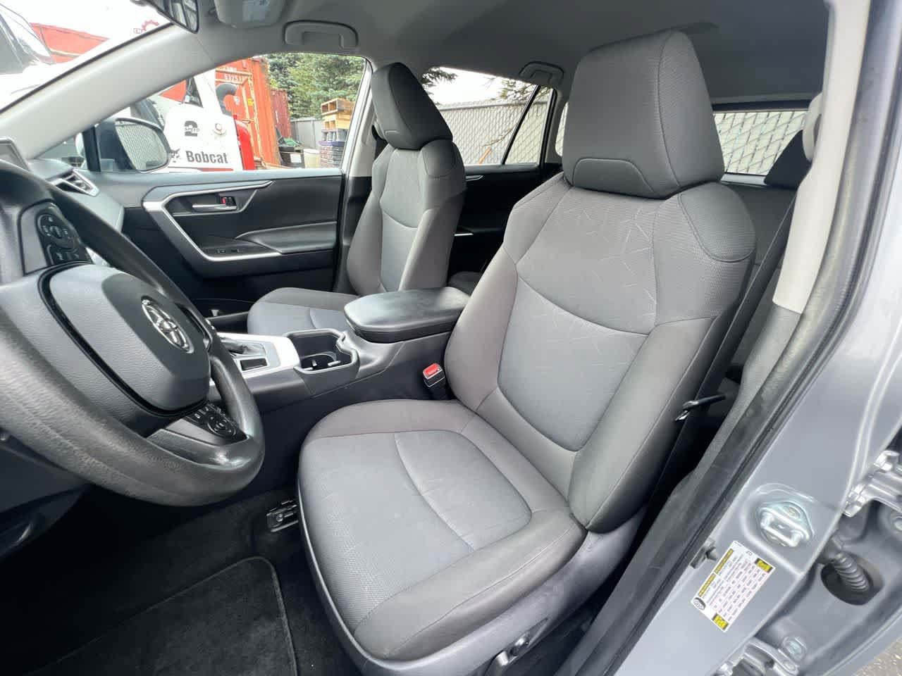 Used 2025 Toyota RAV4 XLE AWD/4WD image 11