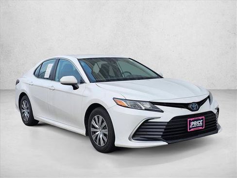 Used 2022 Toyota Camry LE image 7