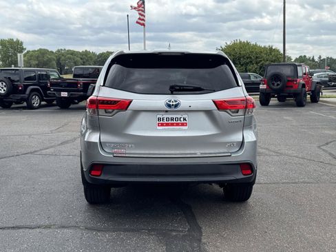 Used 2019 Toyota Highlander XLE AWD/4WD image 6