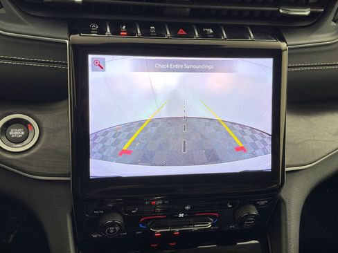 Used 2023 Jeep Grand Cherokee Limited w/ Black Appearance Package image 19