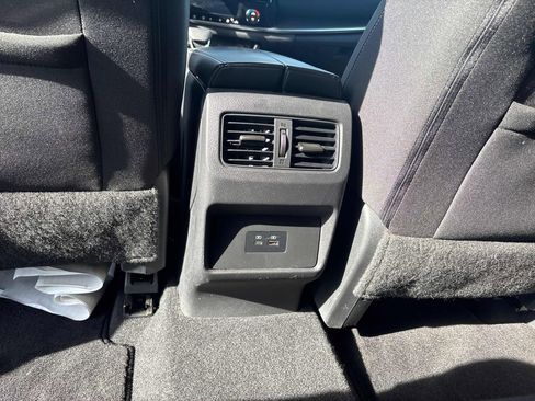 Used 2022 Nissan Rogue SV image 35