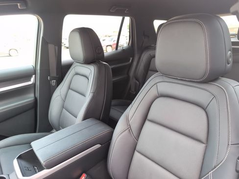 Used 2025 GMC Terrain Elevation w/ Elevation Premium Package AWD/4WD image 14