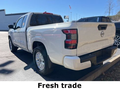 Used 2024 Nissan Frontier SV w/ SV Convenience Package image 3