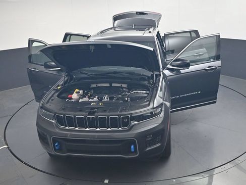 Used 2023 Jeep Grand Cherokee Overland w/ Advanced Protech Group III AWD/4WD image 47