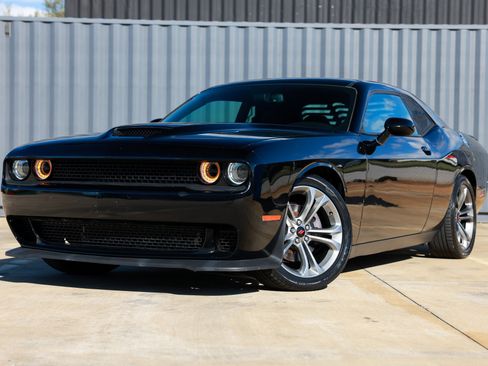 Used 2021 Dodge Challenger R/T image 1