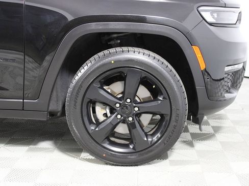 Used 2023 Jeep Grand Cherokee L Limited w/ Luxury Tech Group II image 22