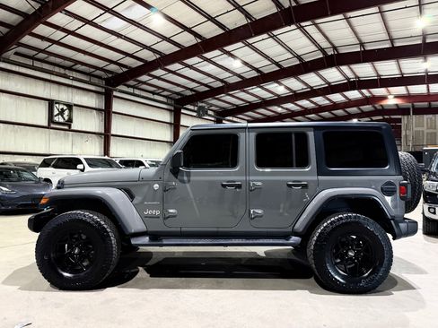 Used 2021 Jeep Wrangler Unlimited Sahara AWD/4WD image 8