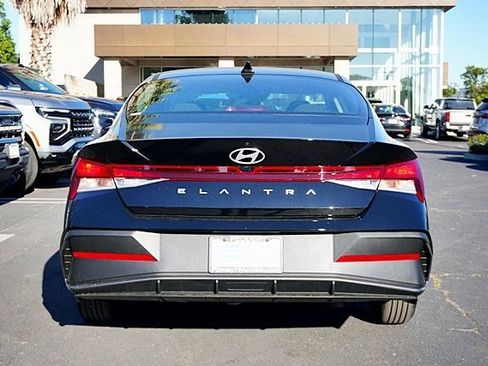 New 2026 Hyundai Elantra SE image 10
