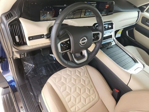 Used 2025 Nissan Armada Platinum image 11