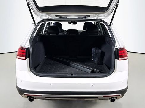 Used 2019 Volkswagen Golf Alltrack S AWD/4WD image 25